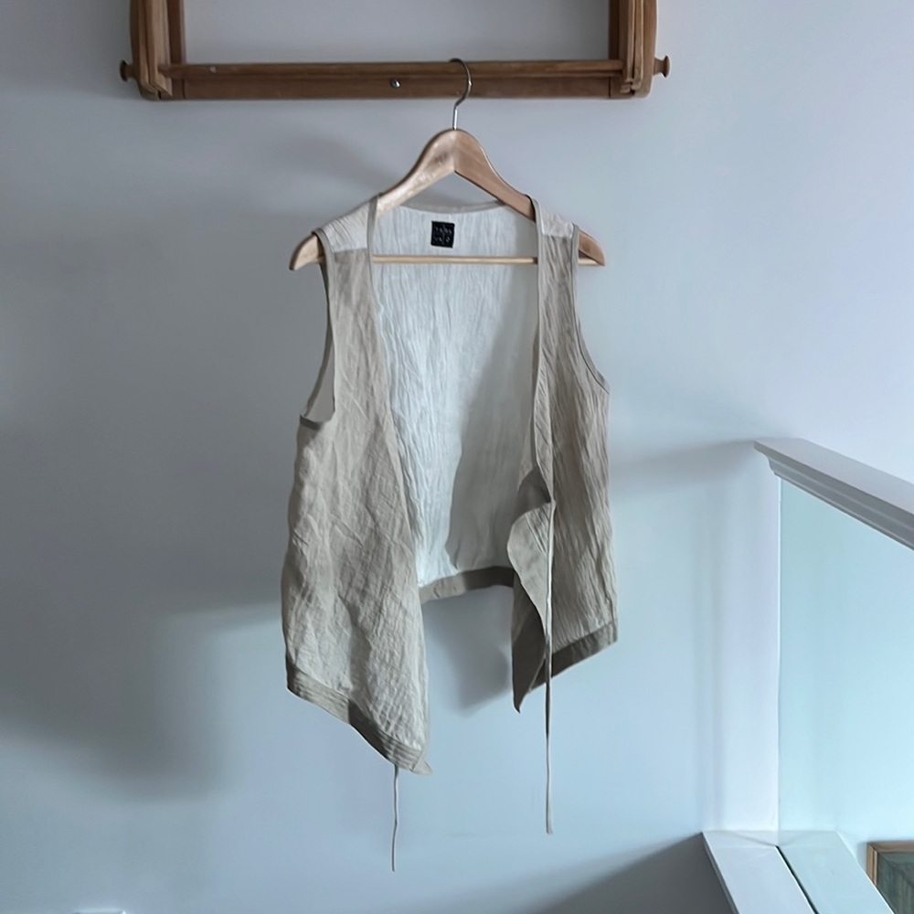 Gorgeous linen vest size M